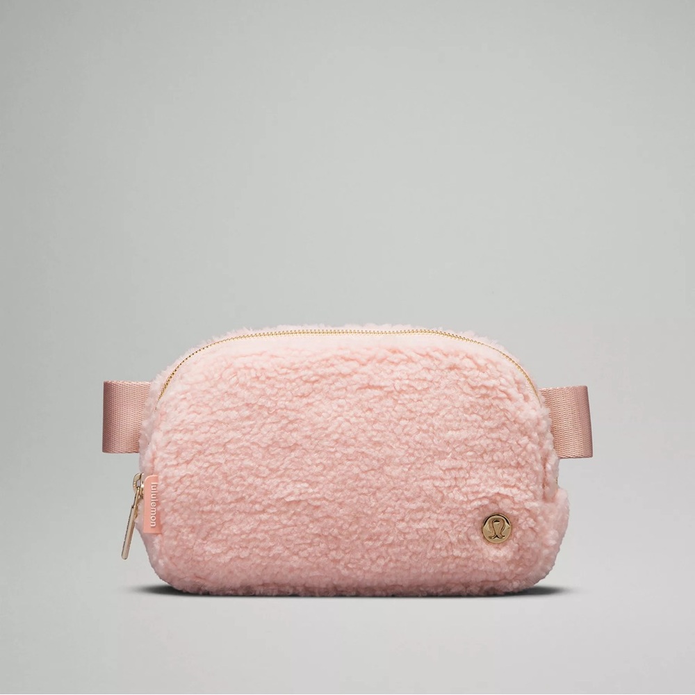 Lululemon everywhere belt bag
